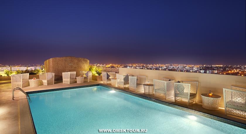 Бассейн в отеле Doubletree by Hilton Ras Al Khaimah 4* 